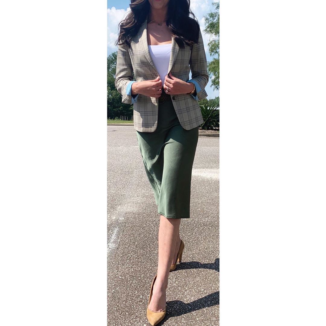 Women's Looks By Sales Professionals                                                                                                                                                                                                                      , Ragan M.<br />Mobile